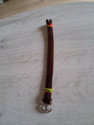 Pulseras de cuero marrones y multicolor
