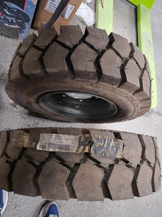 Ruedas de carretillas 700-12 nuevas
