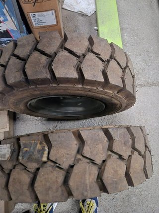 Ruedas de carretillas 700-12 nuevas