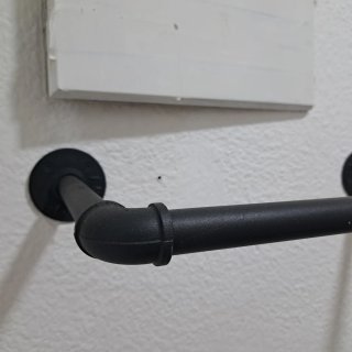 Due appendiabiti da parete industriale nero