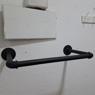 Due appendiabiti da parete industriale nero