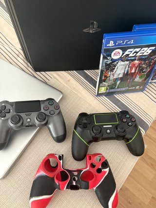 Console PS4 Pro Nera + 3 Giochi