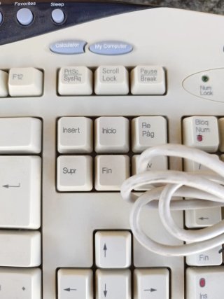 2 Teclados Genius Beige y Negro