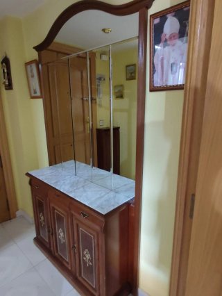 Mueble de entrada madera y mármol