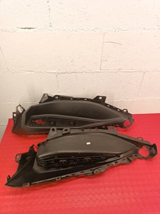 Xmax 400 300 125 Yamaha 17-22 plasticos reposapies