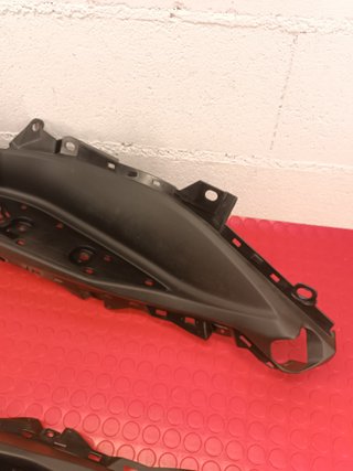 Xmax 400 300 125 Yamaha 17-22 plasticos reposapies