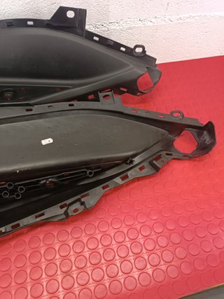 Xmax 400 300 125 Yamaha 17-22 plasticos reposapies