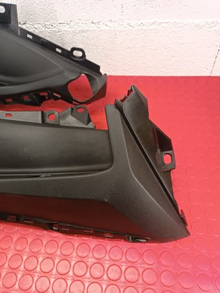 Xmax 400 300 125 Yamaha 17-22 plasticos reposapies
