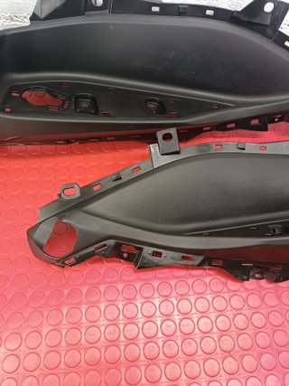 Xmax 400 300 125 Yamaha 17-22 plasticos reposapies