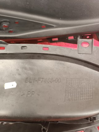 Xmax 400 300 125 Yamaha 17-22 plasticos reposapies