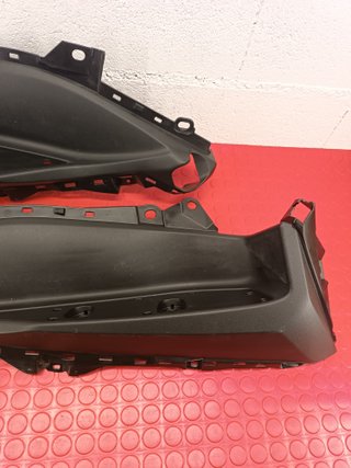 Xmax 400 300 125 Yamaha 17-22 plasticos reposapies