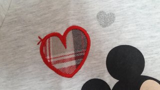 Camiseta Disney Mickey y Minnie Corazón Gris L M
