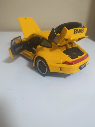 Porsche 911- RAUH-Welt Escala 1:24 Amarillo