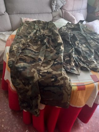 Conjunto militar camuflaje casi nuevo