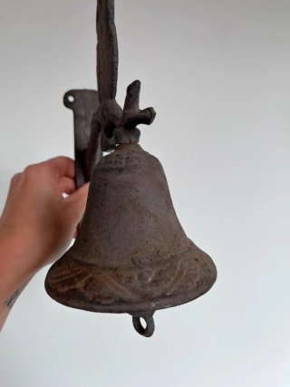 Campana de pared.