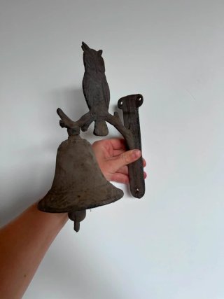 Campana de pared.