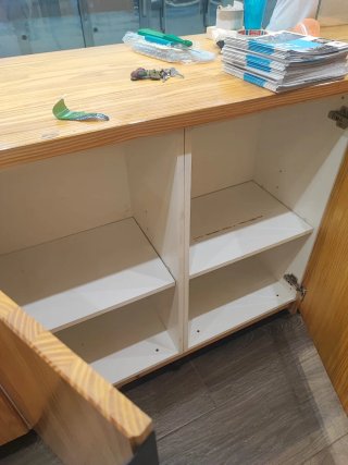 Mostrador madera pino macizo con estantes