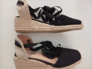 Alpargatas negras Styleloop con cintas.