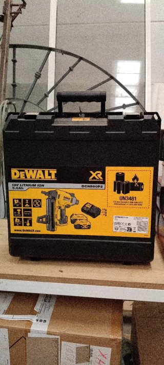 Maletín DeWalt DCN890P2 18V