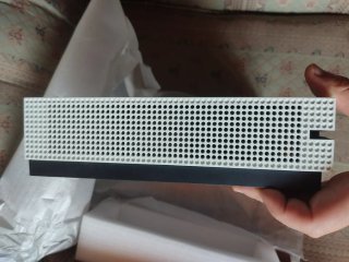 Xbox One S 500GB con scatola e 2 giochi