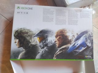 Xbox One S 500GB con scatola e 2 giochi