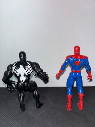 Muñecos Spiderman y Venom