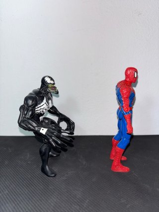 Muñecos Spiderman y Venom