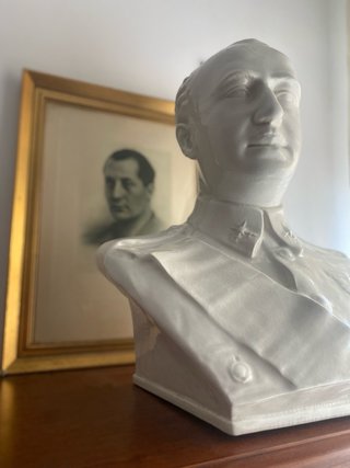 Busto Porcelana Franco Grande. Muy buscado.