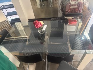 Comedor cristal 4 sillas. SOLO VENTA EN PERSONA