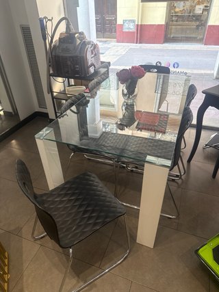 Comedor cristal 4 sillas. SOLO VENTA EN PERSONA