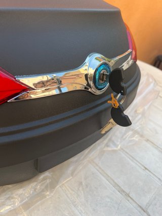 NUEVO! Baúl Moto Universal 46L 2 Cascos
