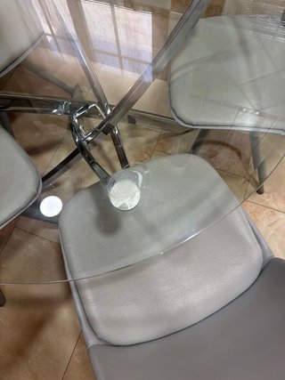 Mesa redonda cristal y 4 sillas