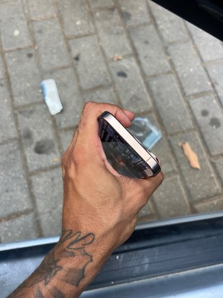 iPhone 16 Pro Negro/Dorado