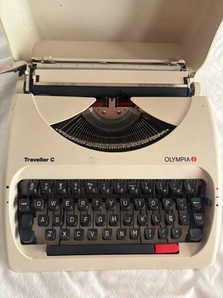 Máquina de escribir Olympia Traveller C