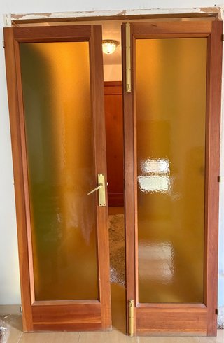 Puerta doble madera y cristal
