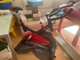 Bicicleta Estática Maketec Roja