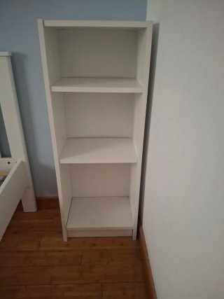 Estantería blanca de madera