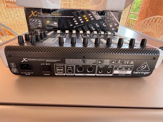 Behringer X-Touch Compact Controlador MIDI