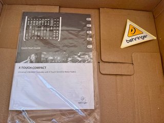 Behringer X-Touch Compact Controlador MIDI