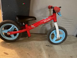 Bicicleta de equilibrio Btwin roja