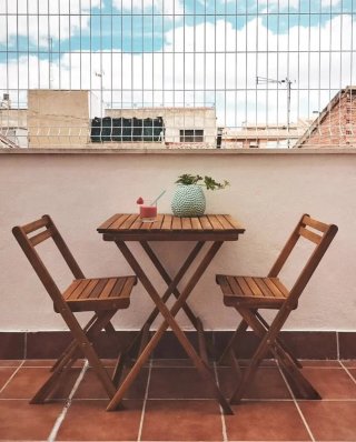 Conjunto mesa y 2 sillas jardín madera de acacia.
