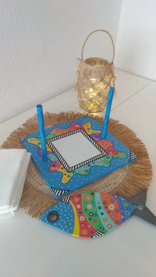 Servilletero de madera hecho y  pintado a mano