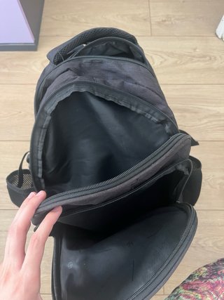 Mochila de viaje negra