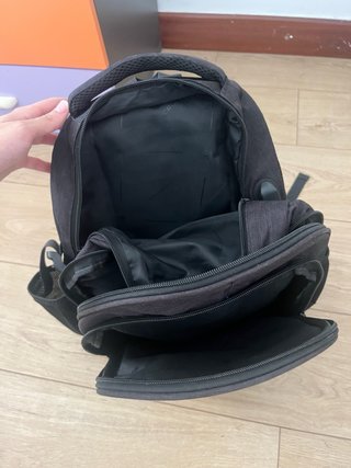 Mochila de viaje negra