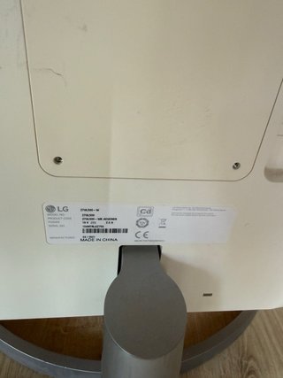 Pantalla LG Negra y Plateada