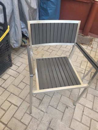 8 Sillas de aluminio y madera