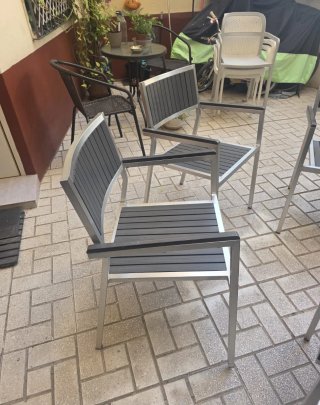 8 Sillas de aluminio y madera