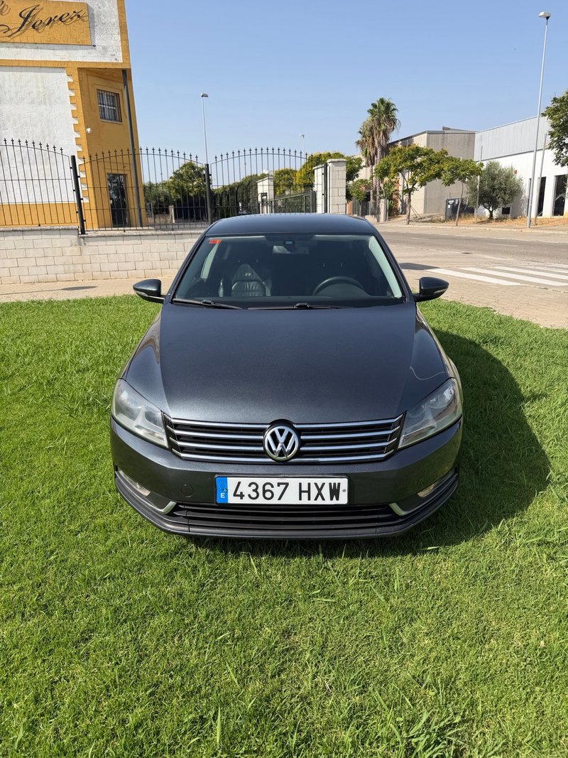 Volkswagen Passat 2014 - foto 1