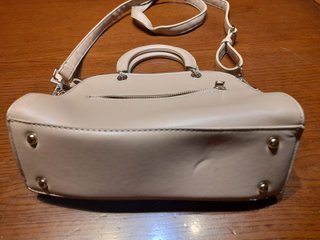 Borsa a mano beige con tracolla e interni fantasia