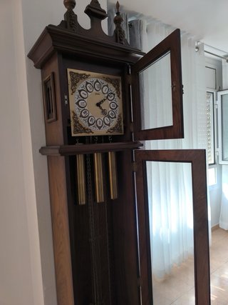 Reloj de pie de madera Precio a convenir